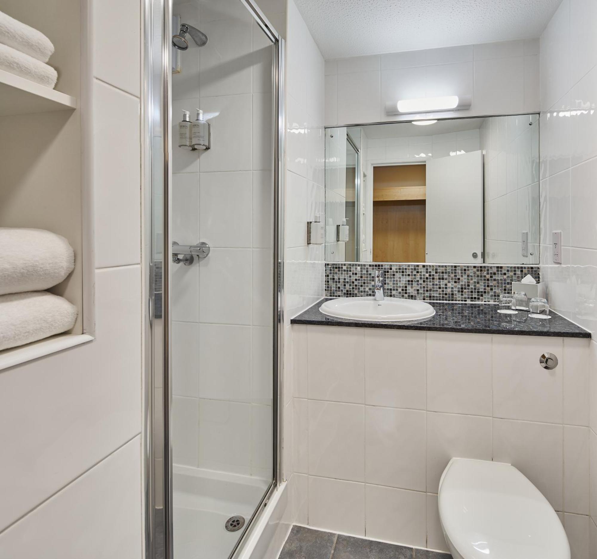 דייס Leonardo Inn Aberdeen Airport מראה חיצוני תמונה